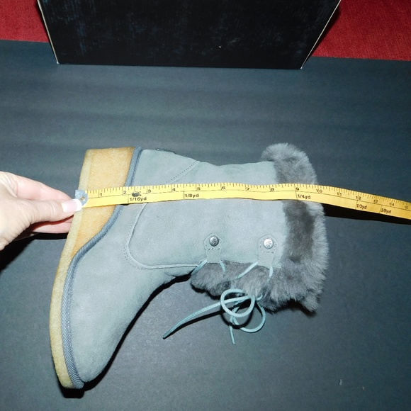 KOOLABURRA GRAY SUEDE SHEEPSKIN LEXY BOOTS SIZE 9 - Picture 4 of 8